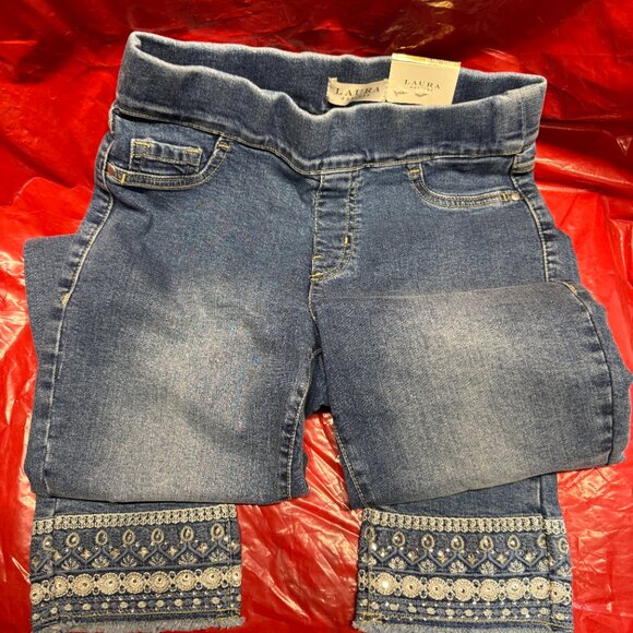 BNWT Laura Pull-On Embroidered Hem Jeans, Size 0 - Picture 2 of 3